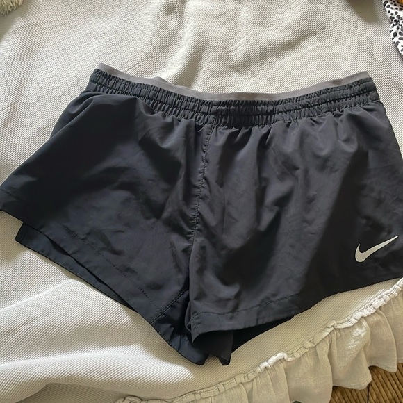 small nike drifit shorts black like brand new condition - Picture 1 of 3